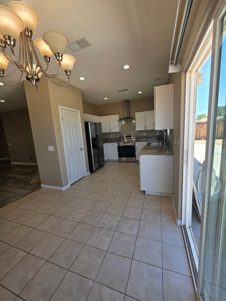 Building Photo - 8173 Viburnum Ave
