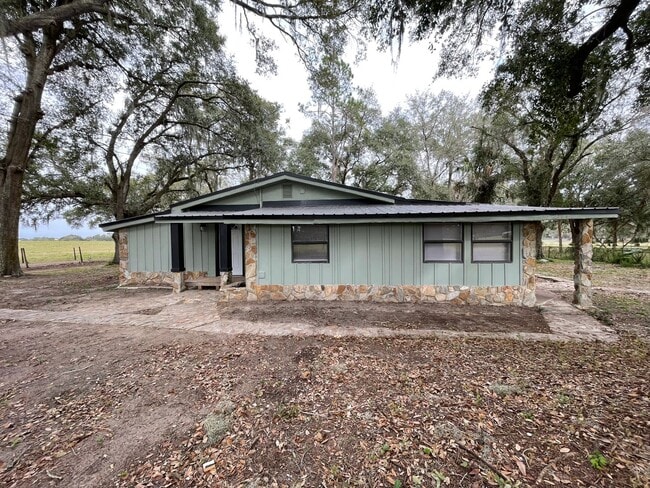 Building Photo - 3 Bed 2 Bath Thonotosassa