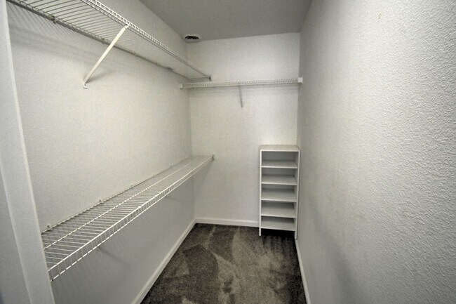 Building Photo - Great 3 Bedroom 2 Bathroom Home !!!!