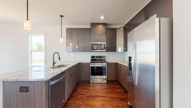 Building Photo - 413 Eastboro Dr