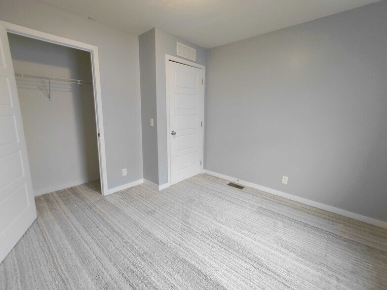 Building Photo - 2215 Peregrine Ave NW