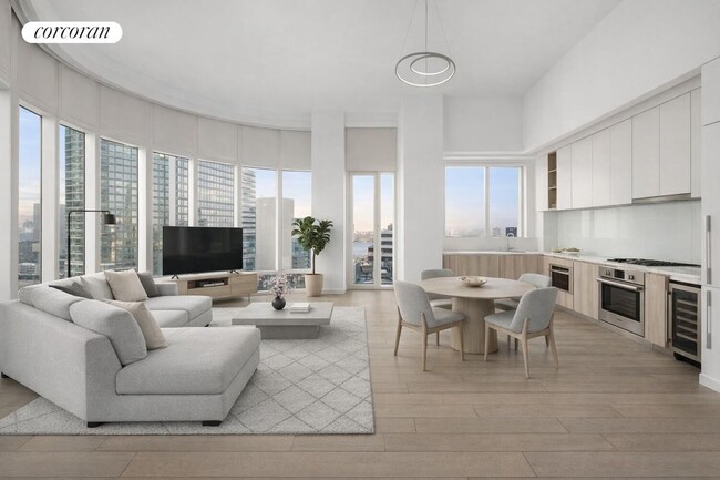 Building Photo - 555 W 43rd St