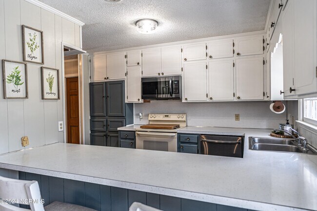 Building Photo - 309 Pinecrest Court Rd