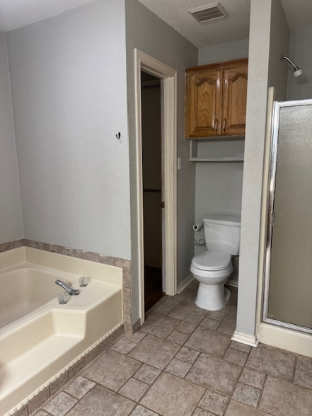 Building Photo - 2 Jeffrey Cir