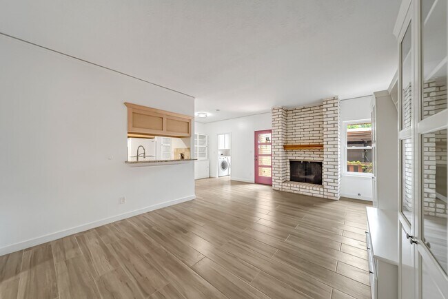 Building Photo - 10732 Briar Forest Dr