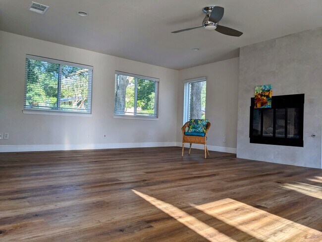 Building Photo - 6815 Bayridge Ter