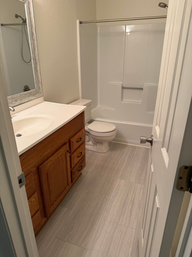 Building Photo - 4067 Coopers Hill Dr SE