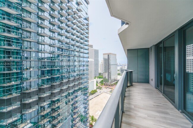 Building Photo - 801 S Miami Ave