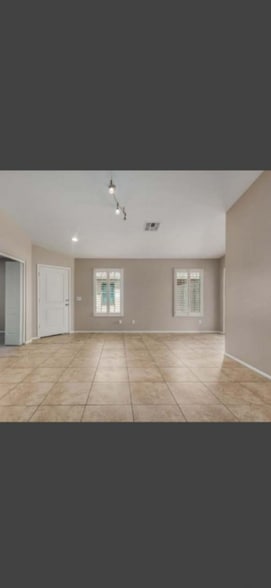 Building Photo - 40505 W Sanders Way