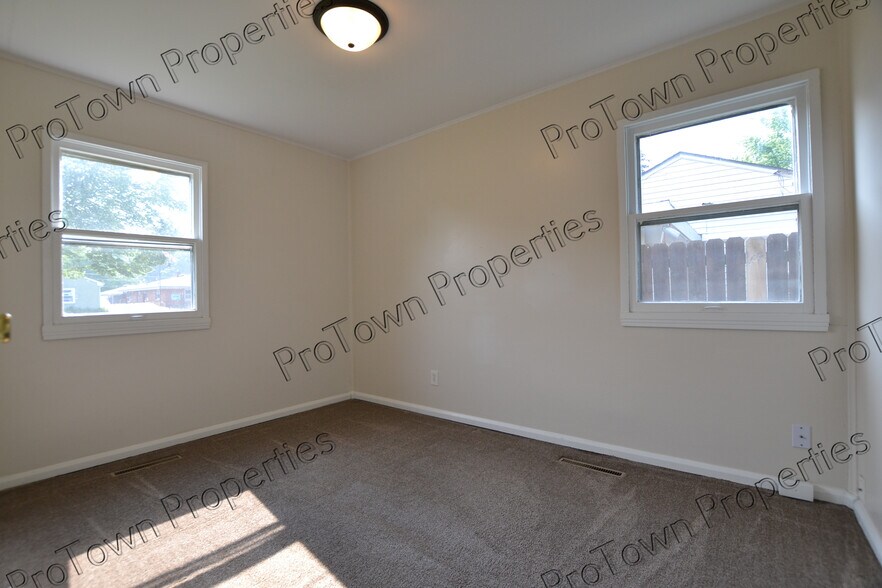 Building Photo - 401 S Reed St