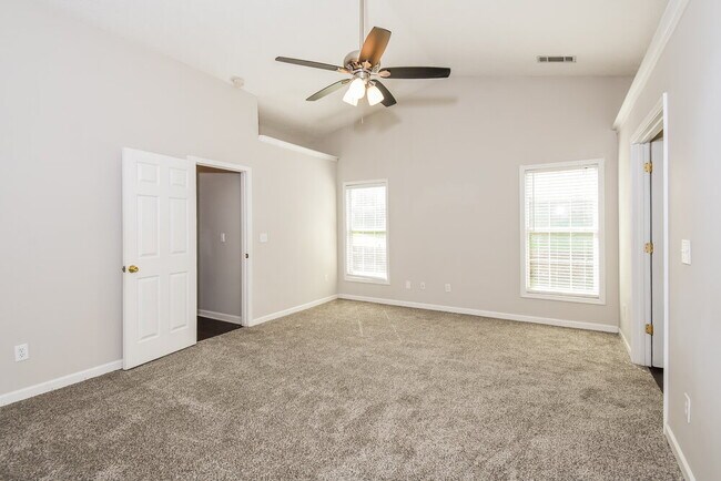 Building Photo - 2585 Fairmont Park Ct