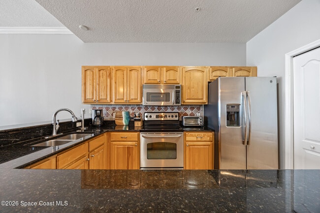 Building Photo - 601 N Miramar Ave