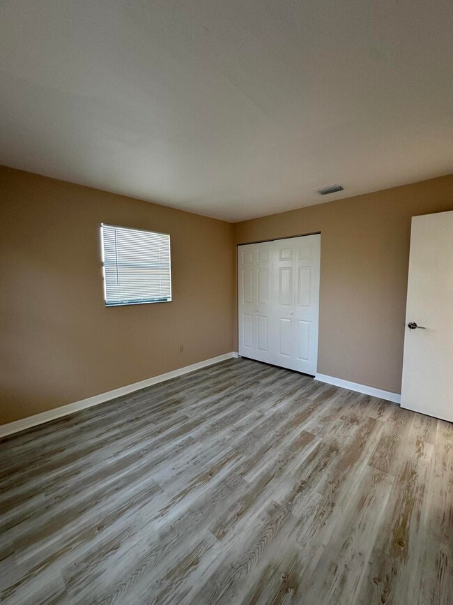 Building Photo - 954 Louisiana Ave