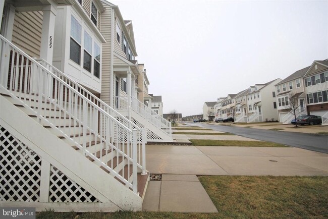 Building Photo - 609 Ellison Dr