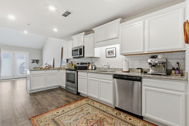 Building Photo - 220 Ruth Wy