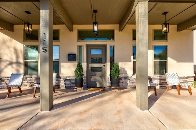 Building Photo - Stunning 4 Bedroom 3 Bath Home