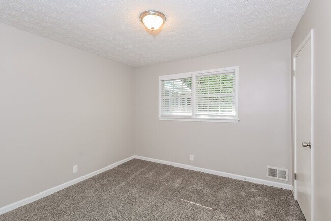 Building Photo - 2885 Kellogg Creek Rd