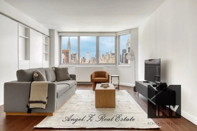 Building Photo - 349 W 34th St.