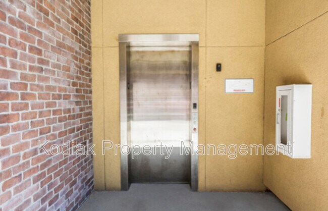 Building Photo - 520 E 500 S