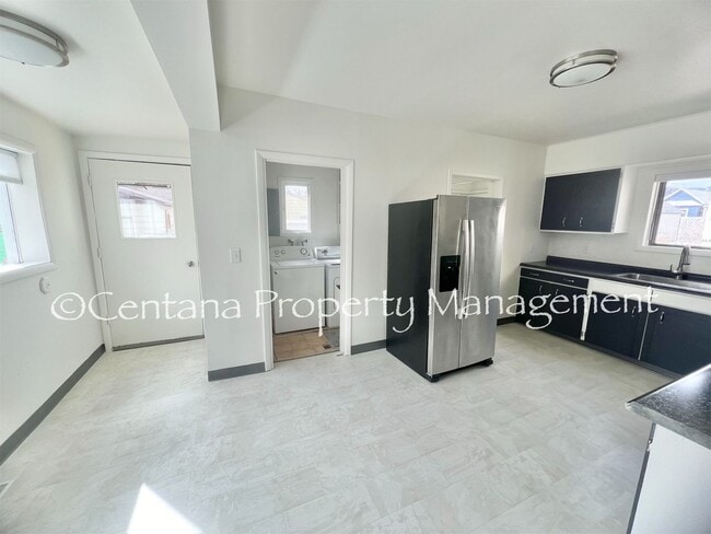 Building Photo - Nice and cozy bungalow in the sweet town of Anaconda!