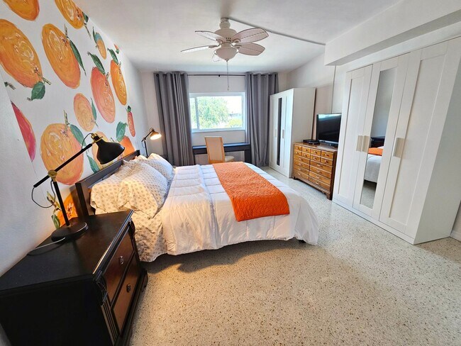 Building Photo - Fully Furnished 2 Bedroom 2 Bath St. Pete ...