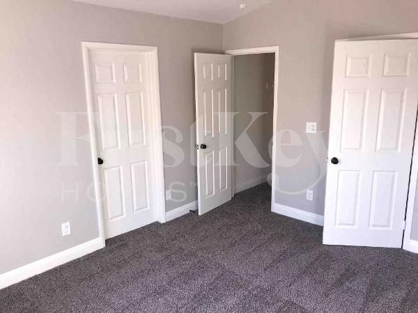 Building Photo - 5620 Royal Castle Ln