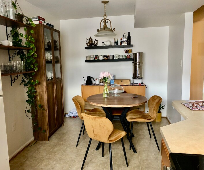 Building Photo - 7753 New Providence Dr