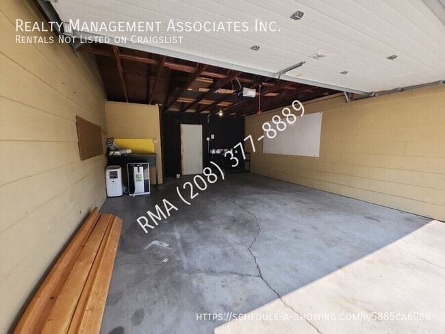 Building Photo - 852 N Benjamin Ln