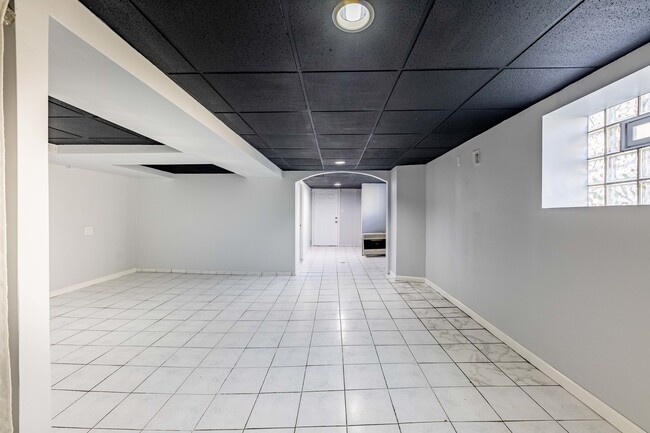 Building Photo - 3838 W 64th St