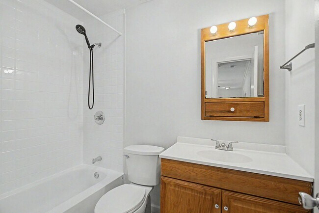 Building Photo - Updated 3-Bedroom Ranch with Fenced Yard!