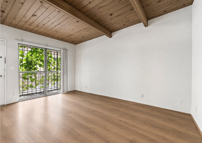 Building Photo - 826 S Grand View St