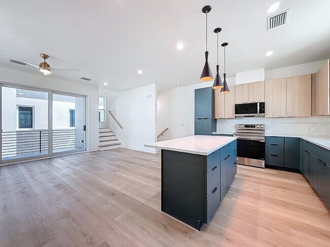 Building Photo - 342 14th St N