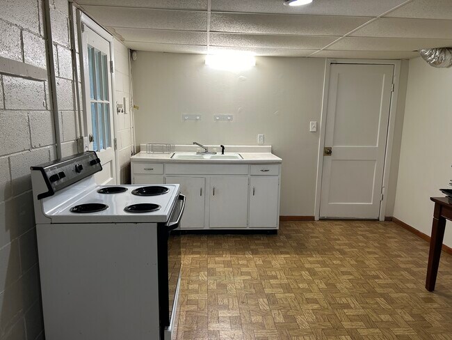 Basement kitchenette - 229 Riverside Dr