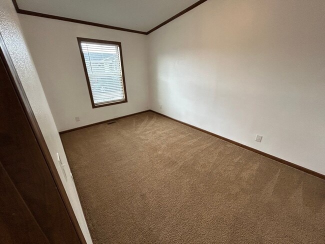 Building Photo - 220 Riverwood Dr