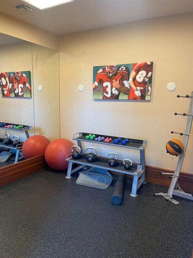 Building Photo - 1050 Brickell Ave