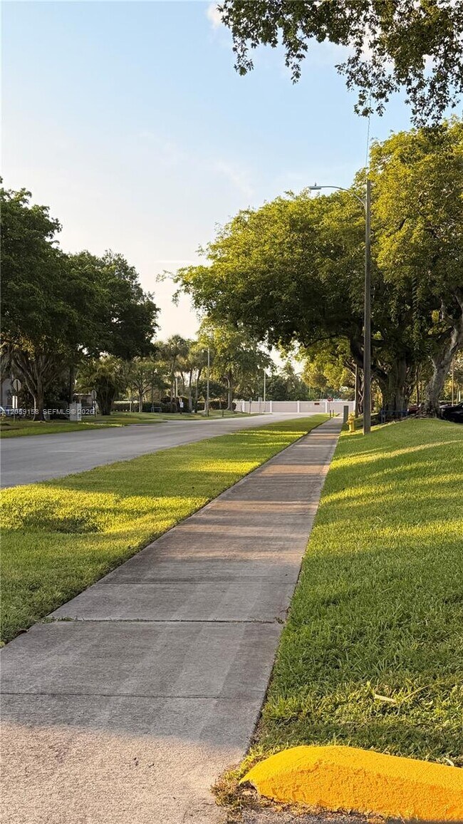 Building Photo - 6090 N Sabal Palm Blvd