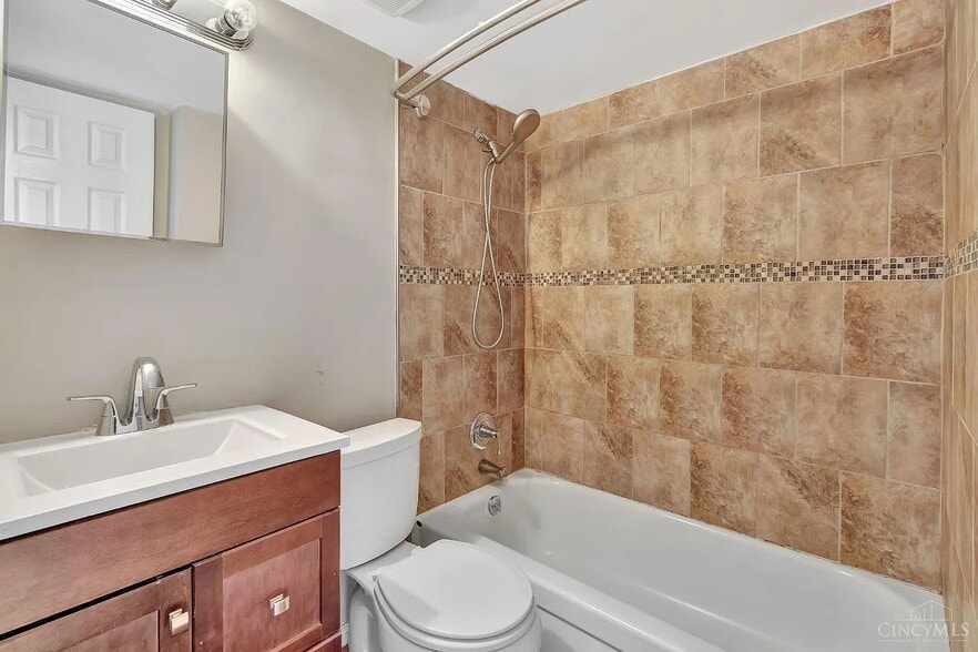 Building Photo - 7752 Montgomery Rd