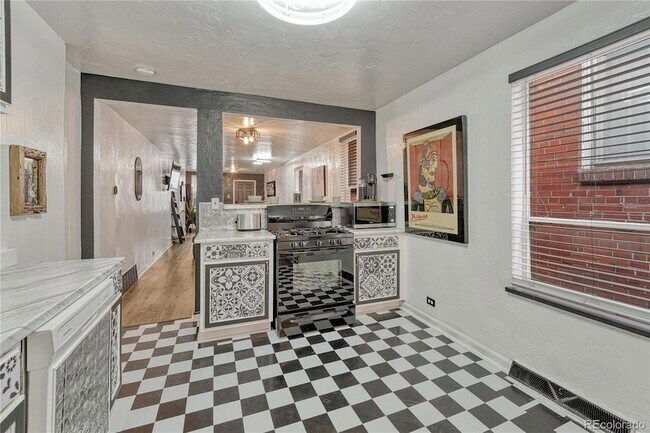 Building Photo - 1026 Inca St