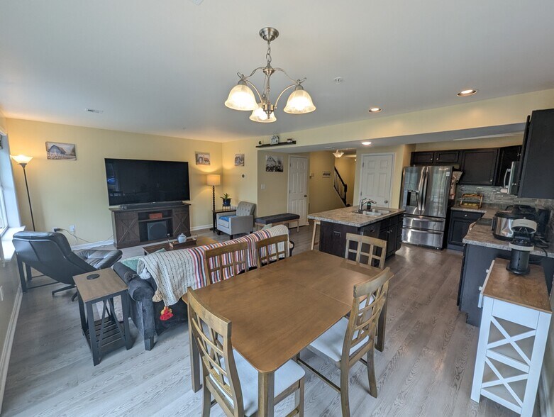 Building Photo - 327 Melbourne Ln