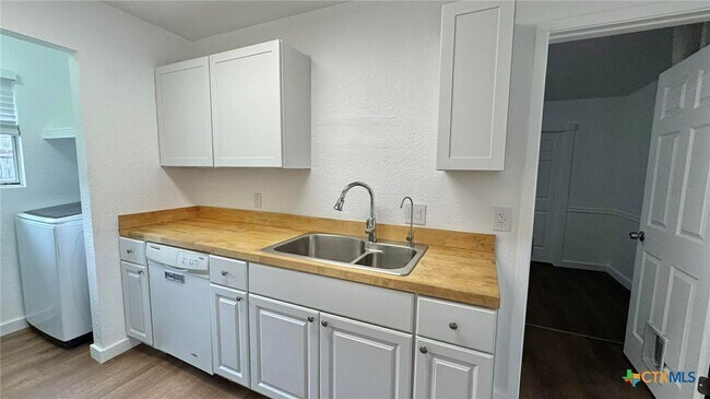 Building Photo - 2207 Purser Dr