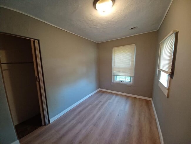 Building Photo - 10179 Bon Oak Dr