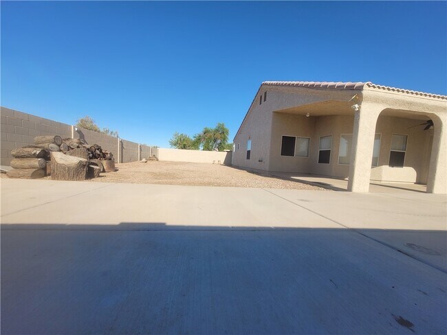 Building Photo - 1614 E Valley Pkwy