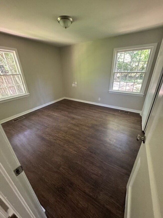 Building Photo - Spacious 3-Bedroom Home with 1-Car Garage