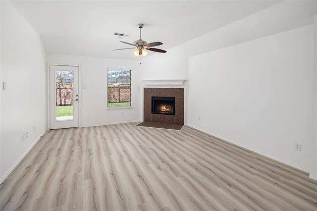 Building Photo - 2417 Eisenhower Dr