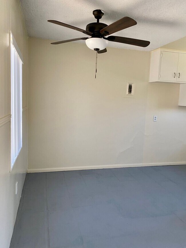 Building Photo - J &amp; R Properties-4th Street