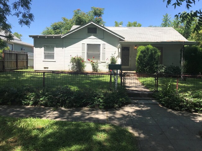 Primary Photo - Cute 2 Bed / 2 Bath Home For Rent in Oroville