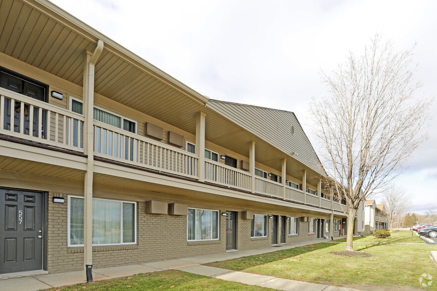 Waters Edge Apartments 549 Lakewood Dr South Lyon MI 48178