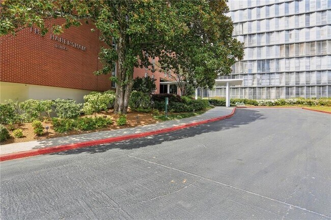 Building Photo - 3060 Pharr Ct S Northwest