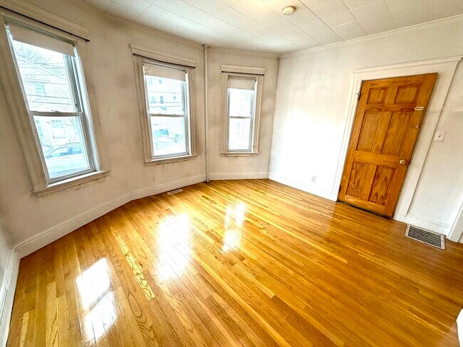 Building Photo - 8 Berkeley St