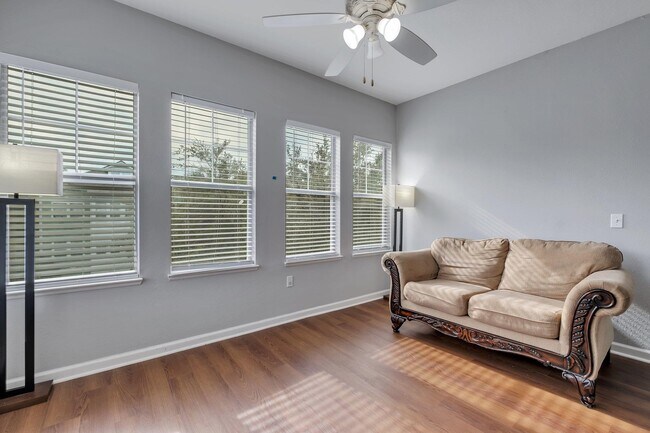 Building Photo - 2801 Chancellorsville Dr